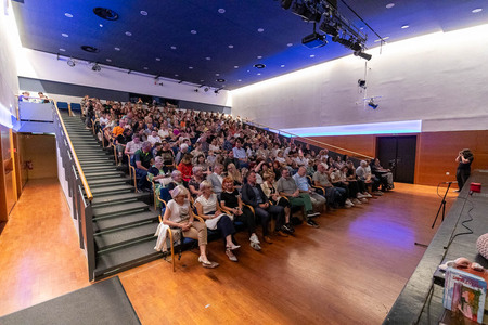 Predstava Kit na plaži (4)